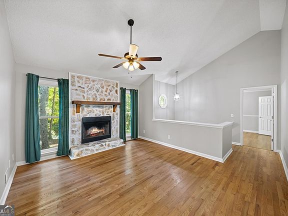 4th image of 1528 Oakleaf Dr