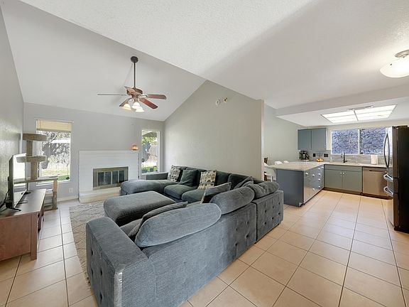 4th image of 2828 E Magnolia Court