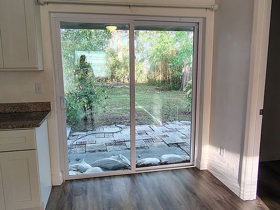 4th image of 1717 Montgomery Ave