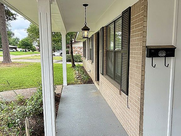 3rd image of 102 Melrose Dr