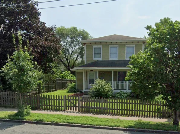 686 3rd St E, Saint Paul, MN 55106