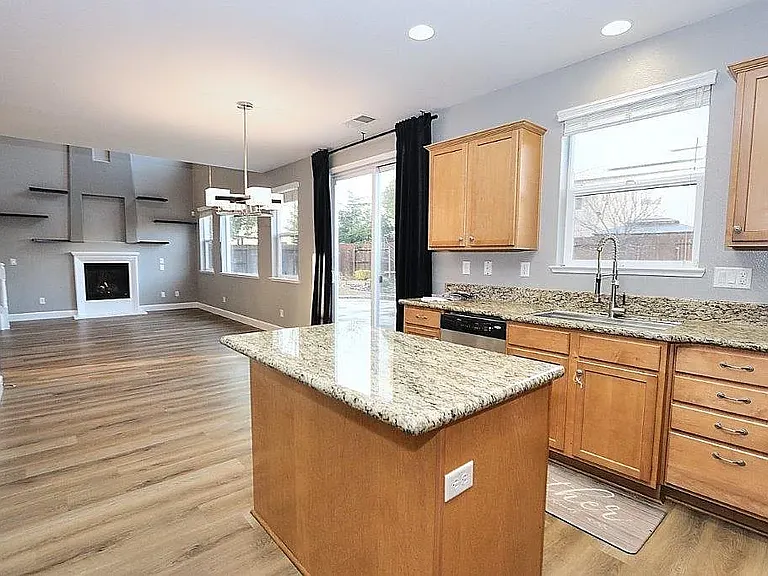 1366 Rawlings Ln — Photo 9