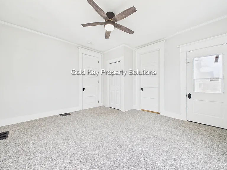 2420 Jackson St — Photo 8