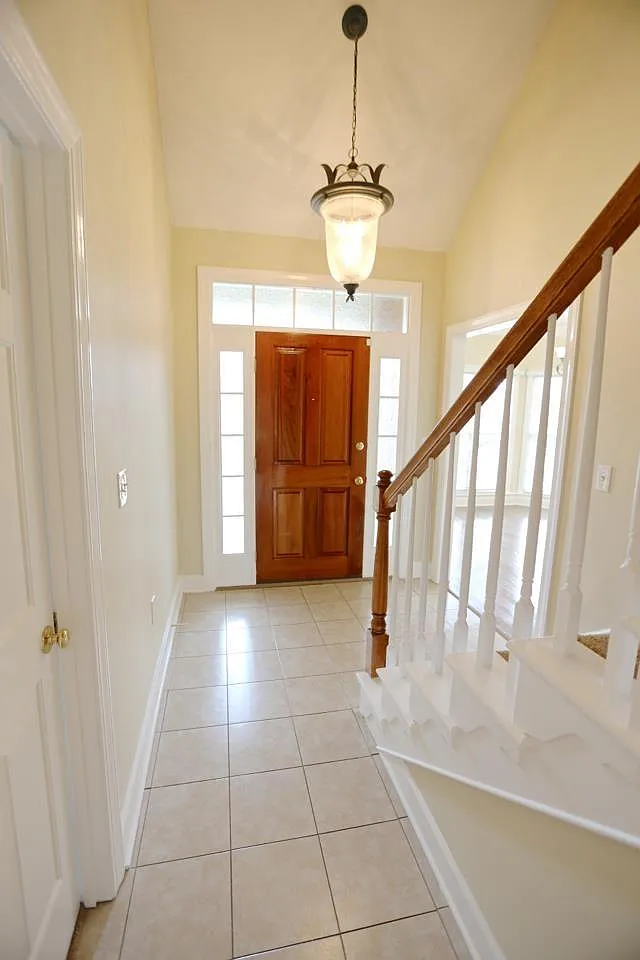 4 bed, 2912 sqft, $2,850 — Photo 2