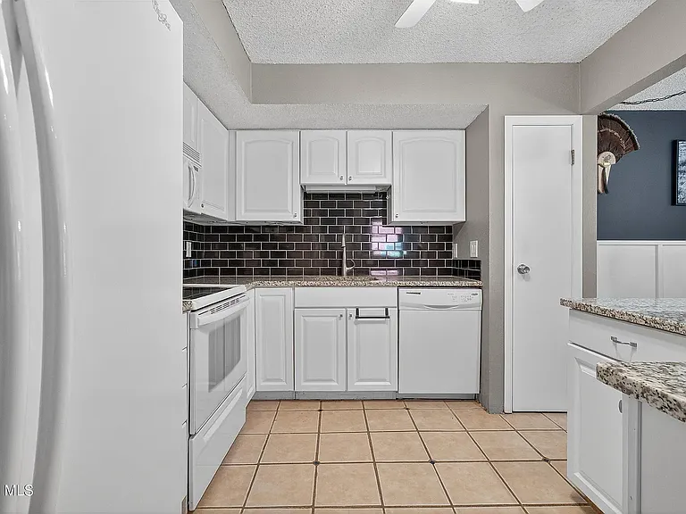 25 Westchester Dr — Photo 8