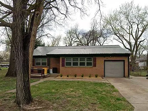 1615 Hackney St, Winfield, KS 67156