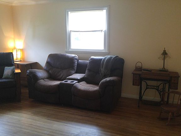 Spacious lvg rm, hdwd. floor