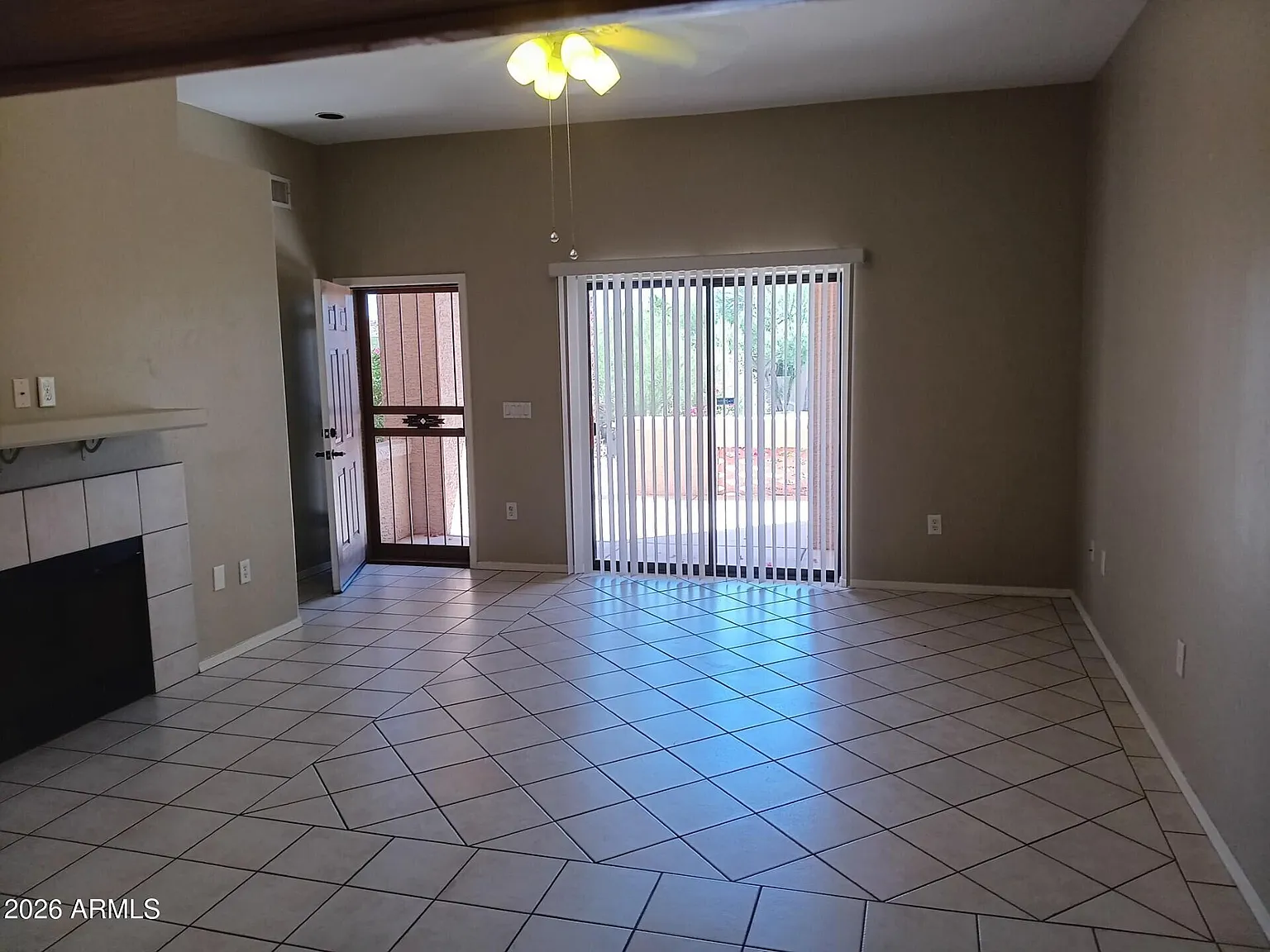 2 bed, 2.0 bath, 969 sqft, $1,750 — Photo 2