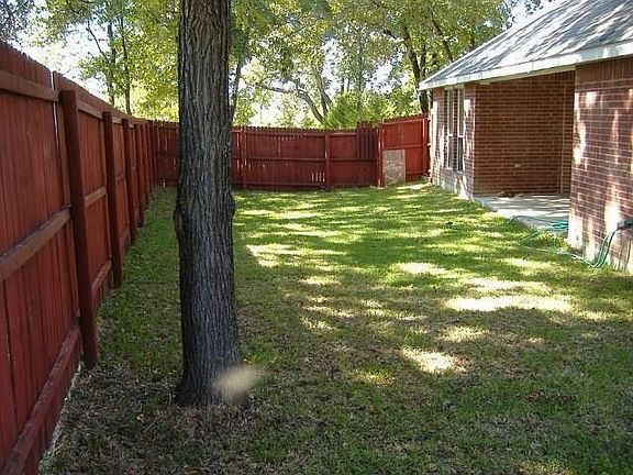 3rd image of 829 Shoreline Dr