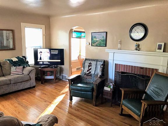 3rd image of 2239 Mershon St