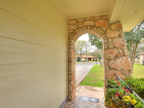 3rd image of 411 Golden Oaks Dr