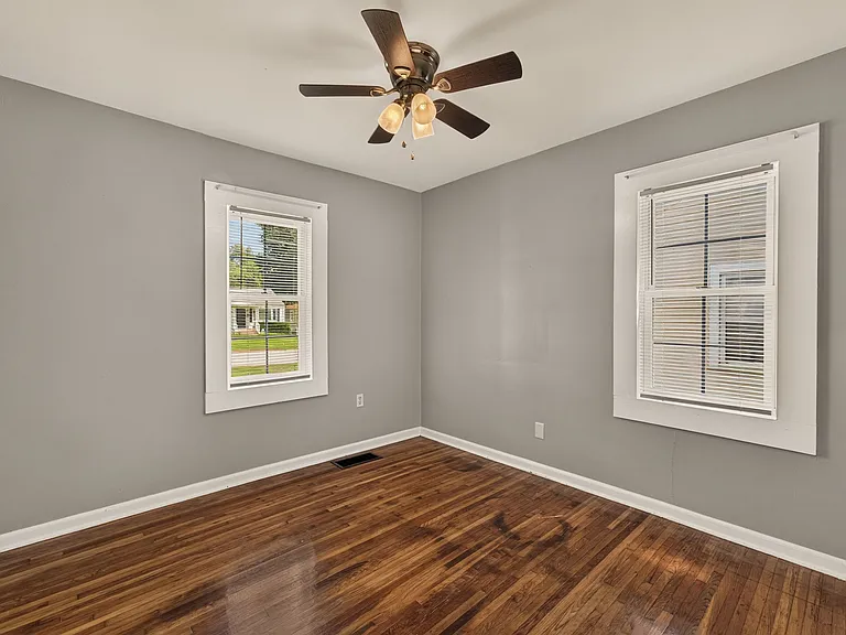 1404 E Elm St — Photo 5