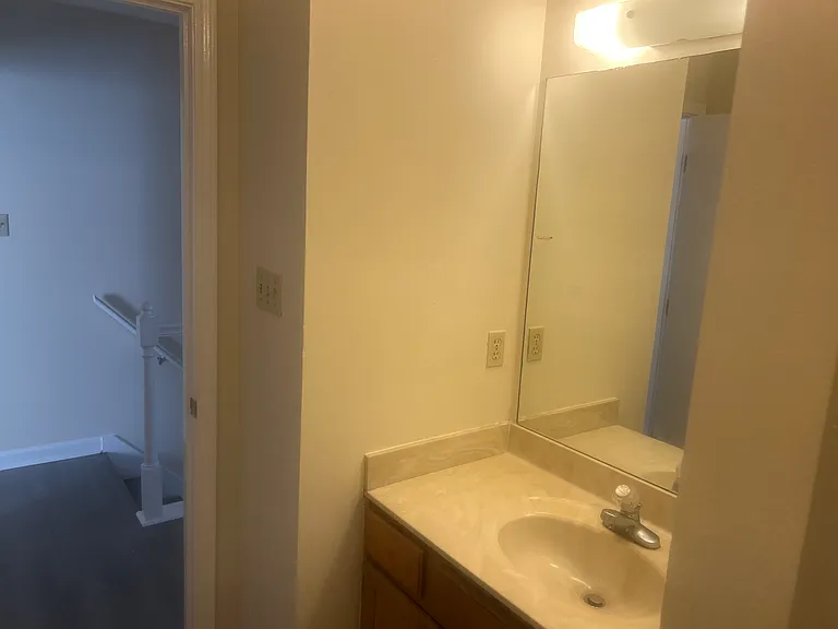 3260 Spring Hollow Ave — Photo 6