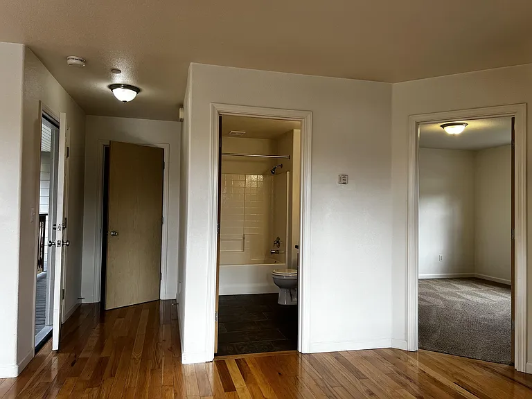 1660 Margo Ln #D — Photo 4