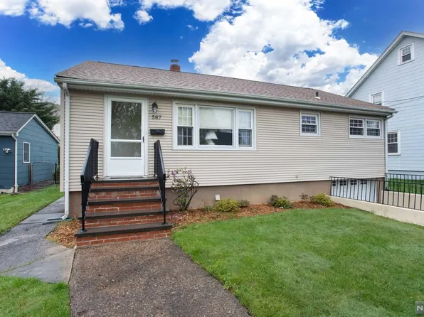 587 Center Ave, River Edge, NJ 07661