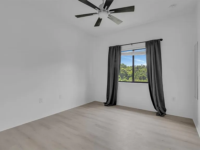 4210 Windsor Lake Cir — Photo 21