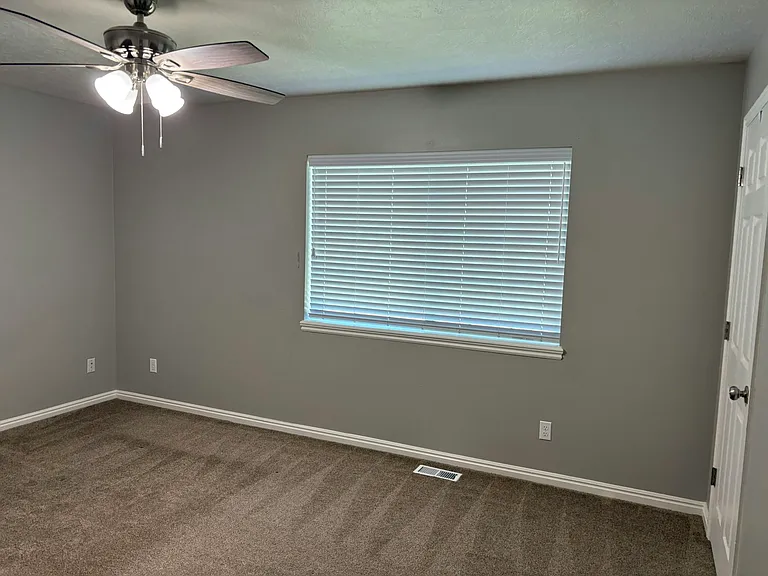 586 Legacy Ln — Photo 8