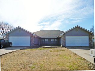 806 N 3rd St, Grove, OK 74344