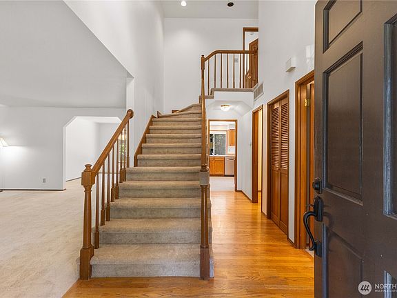 3rd image of 3065 125 Avenue NE