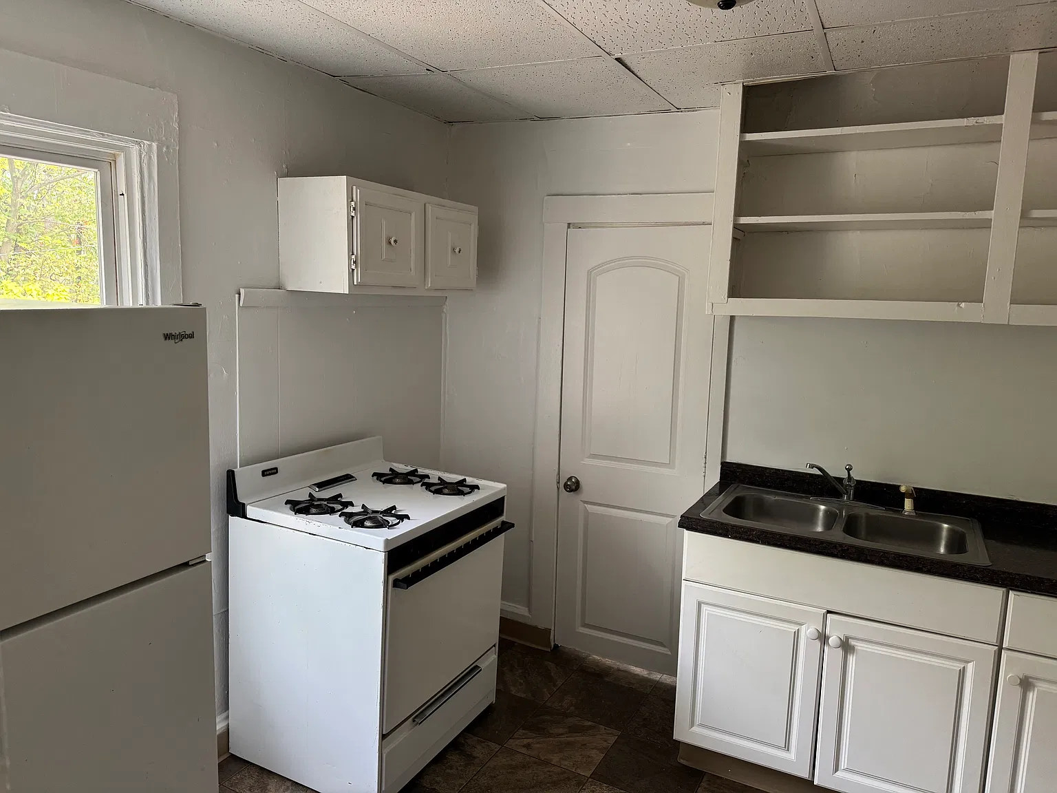 241 S Clark St — Photo 2