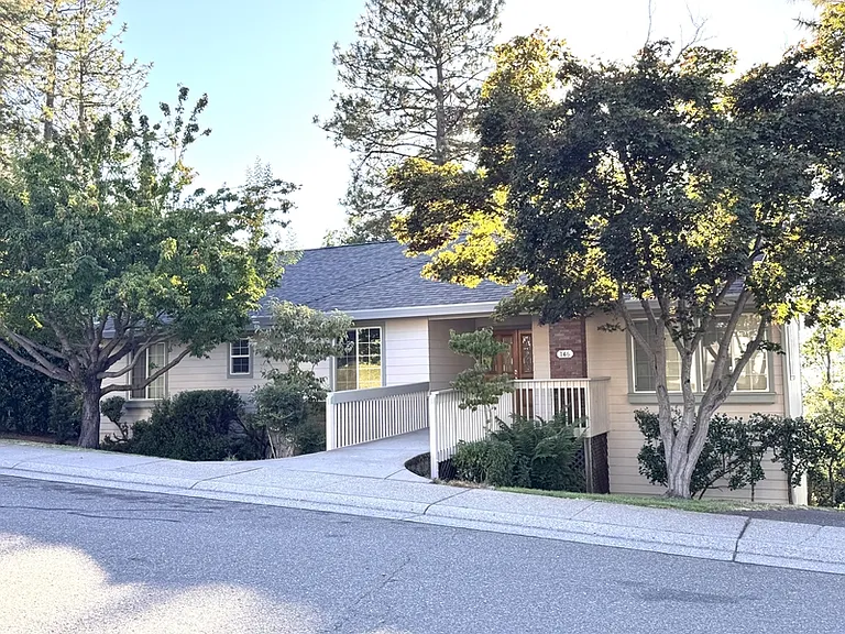 146 Northridge Dr — Photo 3