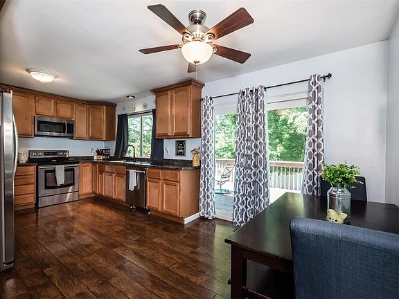 Updated kitchen w/ SS appliances