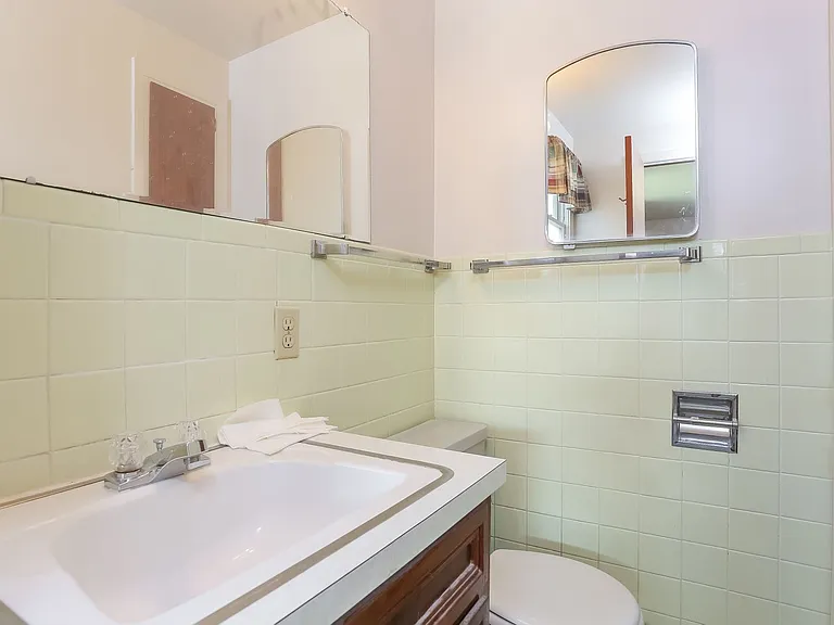 2408 Lake Dr — Photo 15