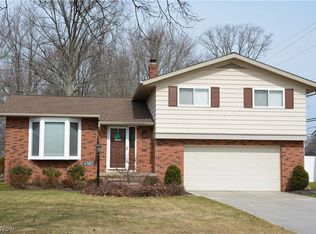 26748 Driscoll Ln, North Olmsted, OH 44070