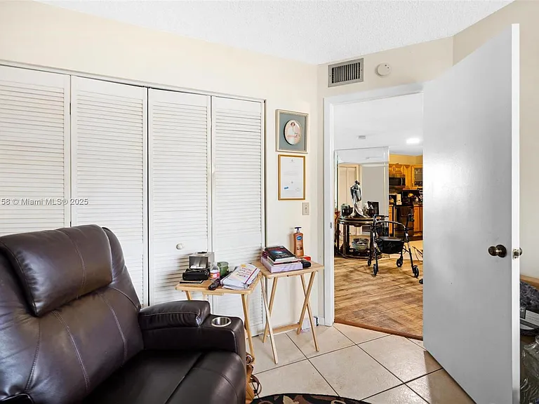 800 Independence Dr — Photo 26
