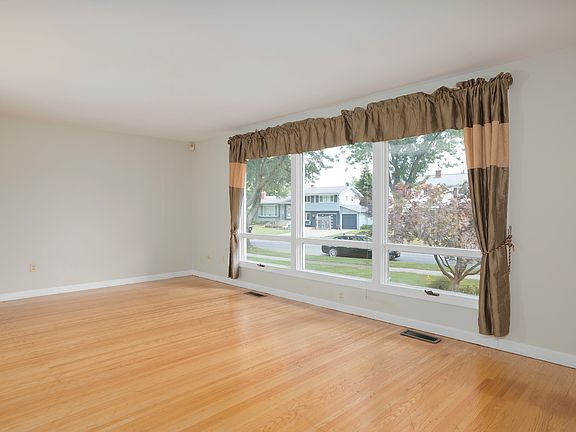 2nd image of 6 Woodmere Dr