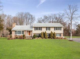 142 Overlook Dr, New Canaan, CT 06840