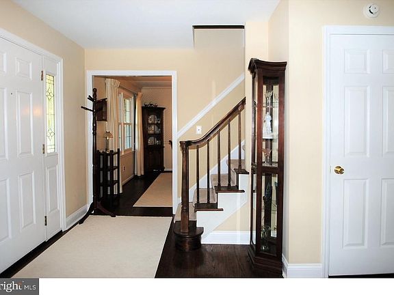 3rd image of 101 Iroquois Ct