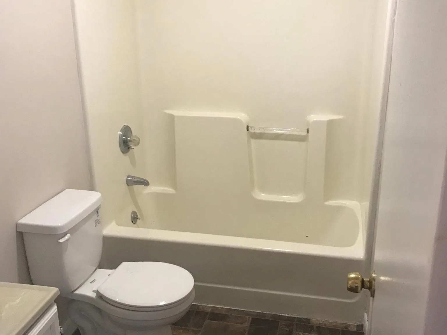 3 bed, 1008 sqft, $925 — Photo 2
