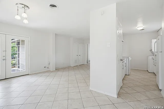 2125 E Lawndale Dr — Photo 8