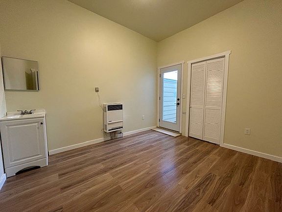 4th image of 2126A Dwight Way Room 8