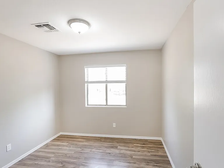 6558 W Chickasaw St — Photo 14