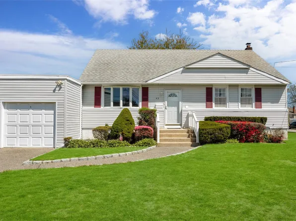 43 Merritt Street, West Islip, NY 11795