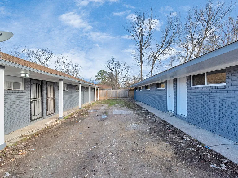 3655 Seabrook St #4 — Photo 32