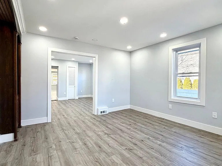 114 Sprague Ave — Photo 4