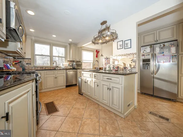 272 Blanchard Rd, Drexel Hill, PA 19026