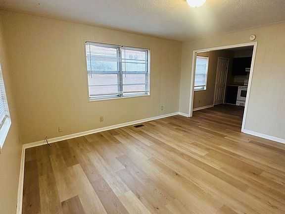 3rd image of 215 Parris St SE APT 8