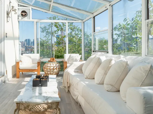 261 Park Avenue image 4 of 26