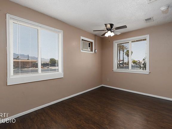 4th image of 233 W Mesquite Blvd