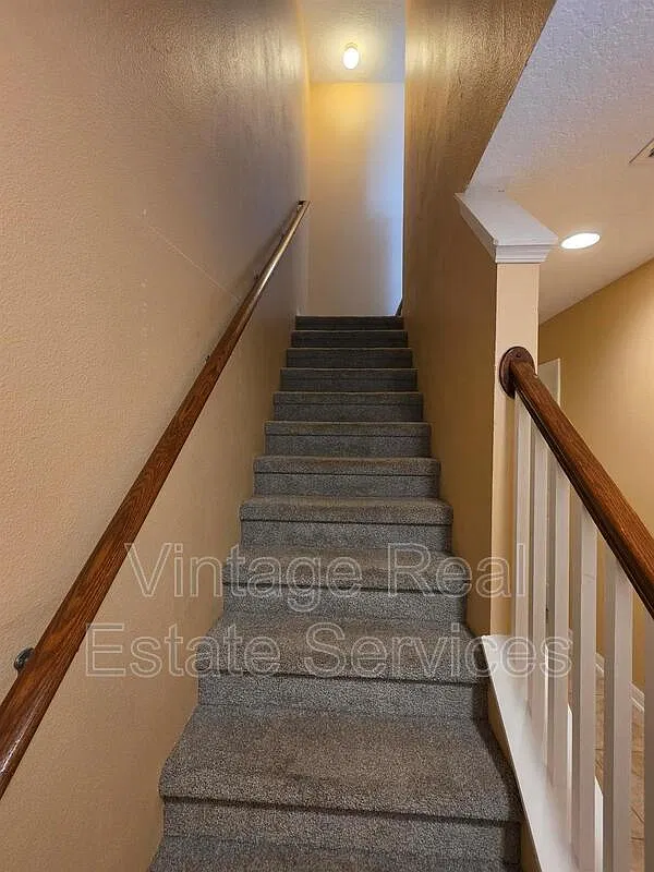 3 bed, 3.5 bath, 1917 sqft, $1,995 — Photo 3