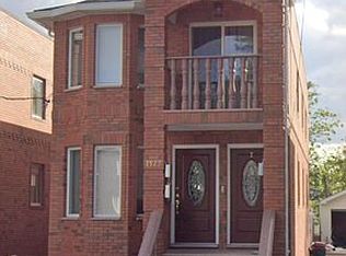 1522 Murray St #1, Whitestone, NY 11357