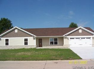 310 Courtland Dr, Highland, IL 62249