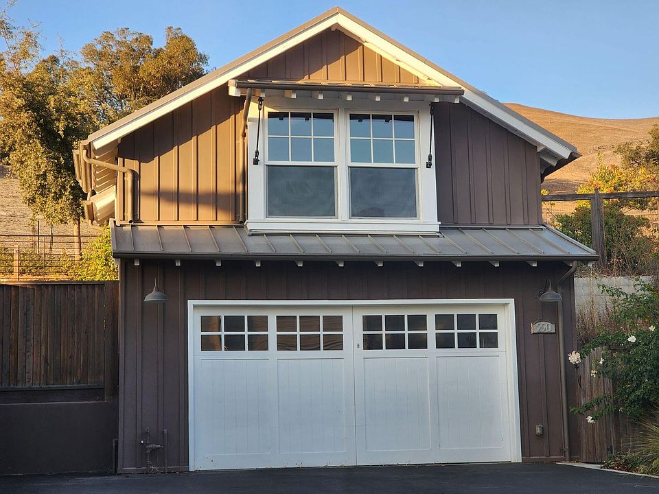 1st image of 290 Campina Ct