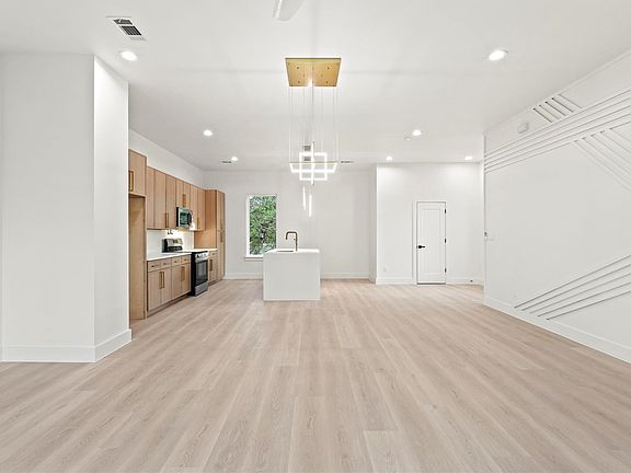 5th image of 1902 Homeland St