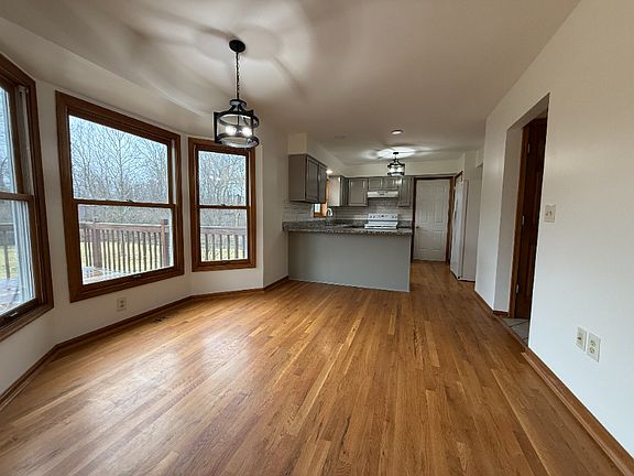 4th image of 10255 Cedarwood Dr