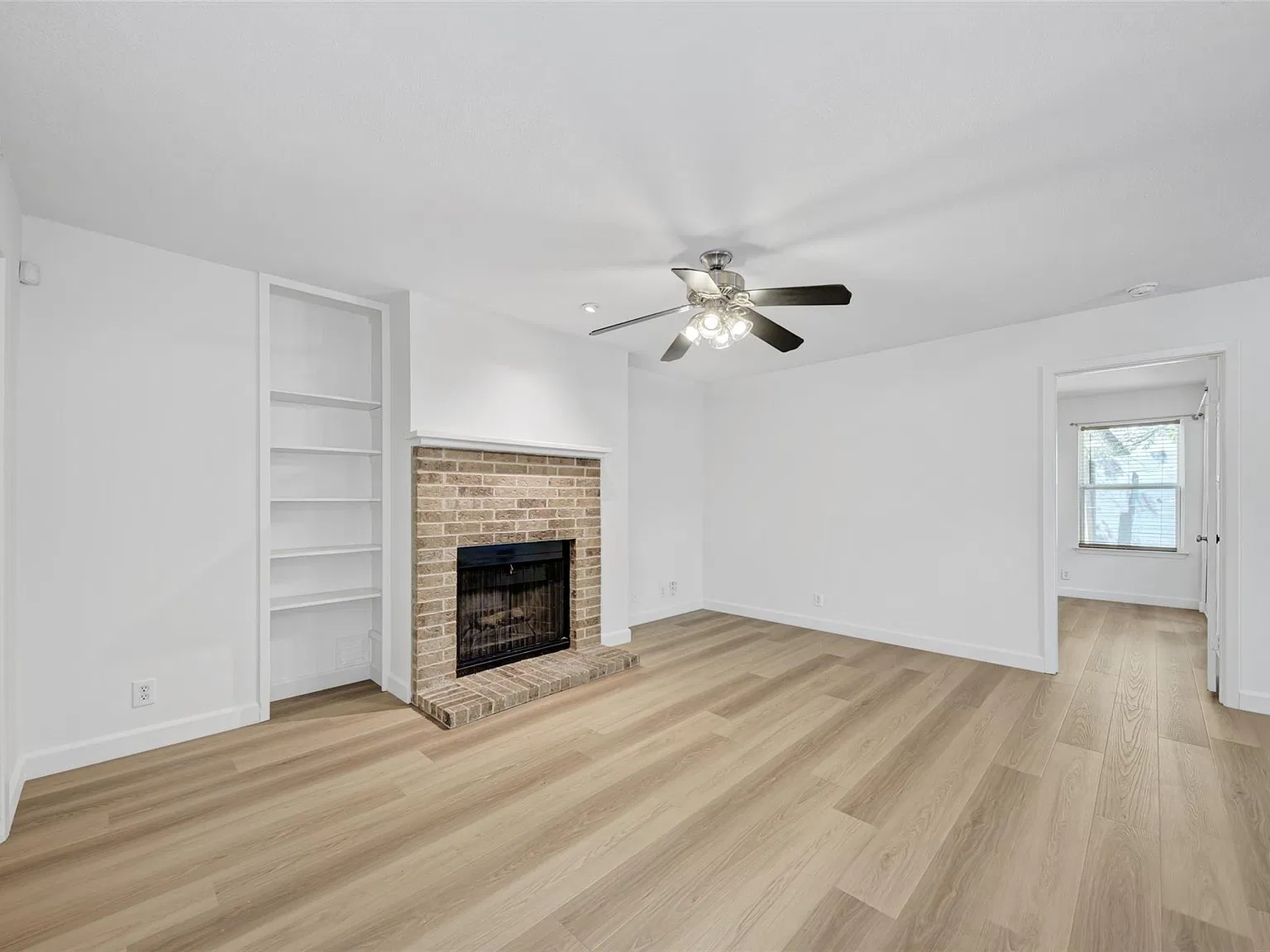 2 bed, 2.0 bath, 1000 sqft, $2,300 — Photo 4